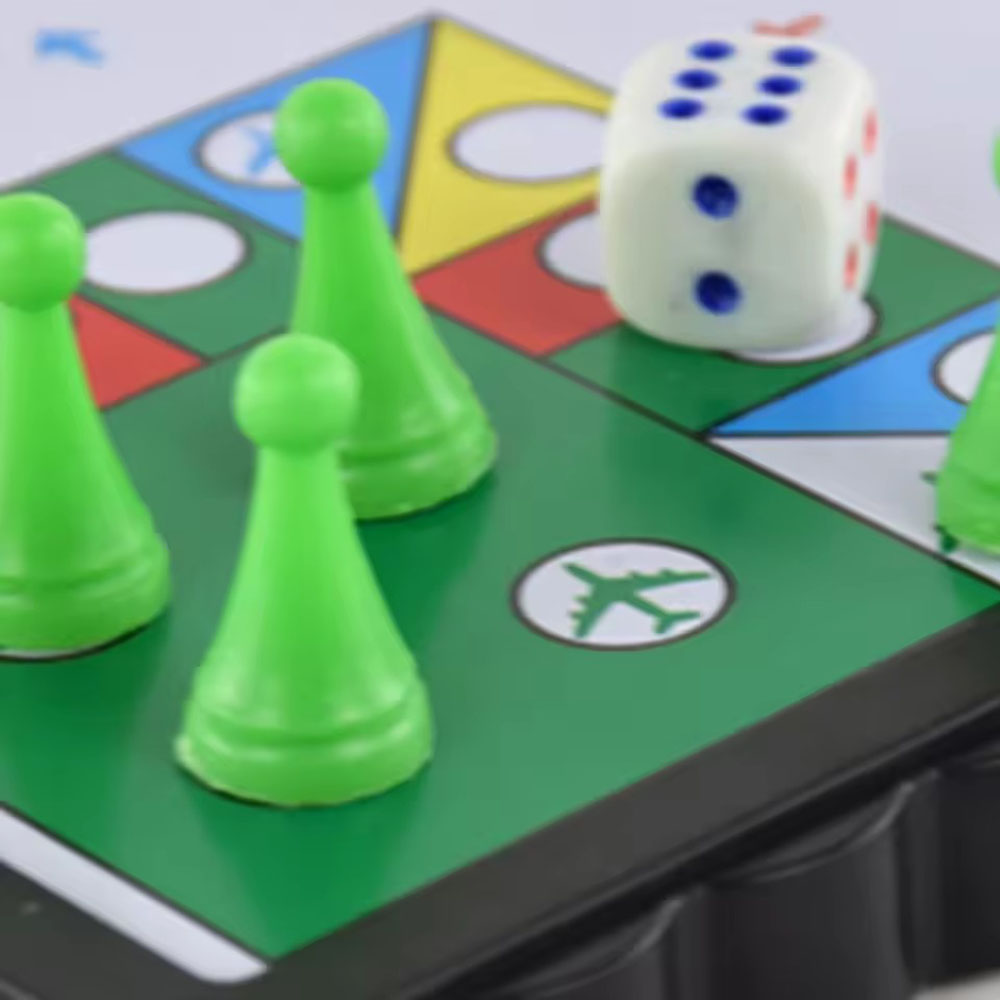 Foldable magnetic flying chess - огляд і ціна Board Game Quacks