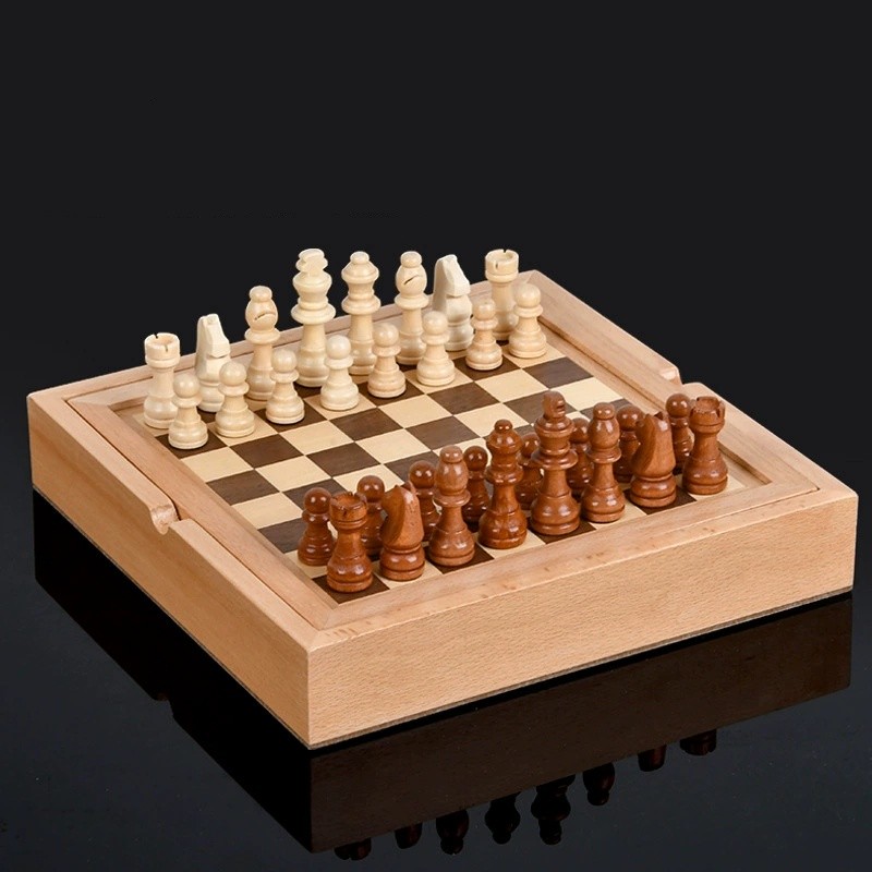 5 in 1 Wooden Chess Board Hand - огляд і ціна Board Game Yearbook